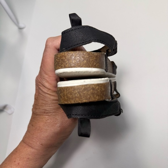 OshKosh B'gosh Black and Tan Kids Sandals - Picture 8 of 8